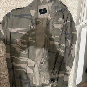 Rails Camo light weight jacket with ties at the bottom SMALL